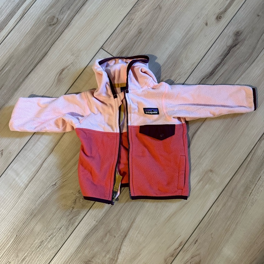 VGUC Patagonia infant girls Baby Micro D Snap-
T Jacket.